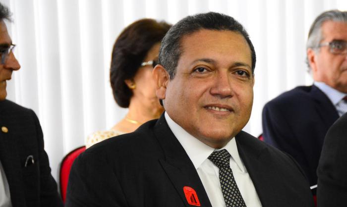 Eduardo Braga entrega relatório de indicação de Kassio Nunes Marques ao STF