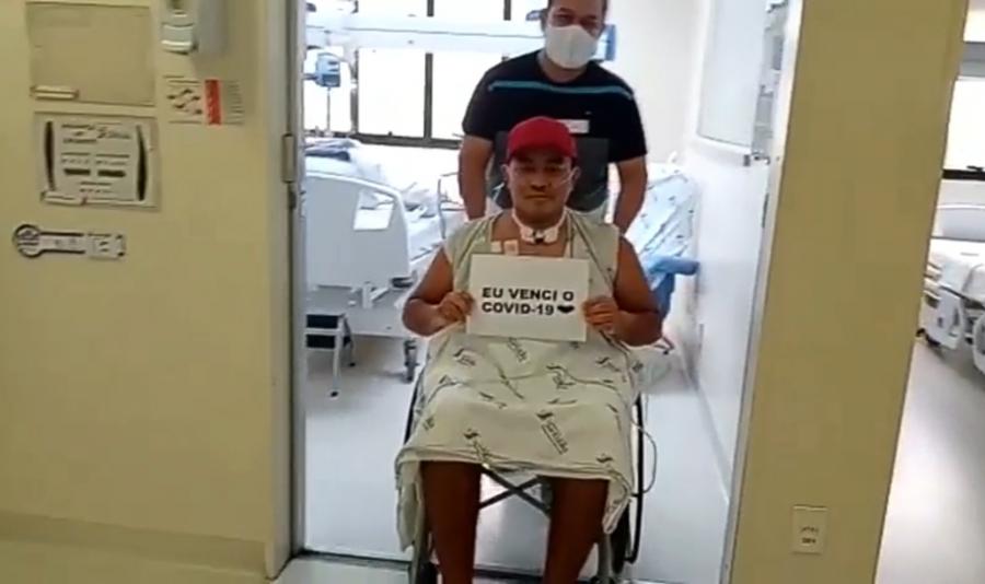 VÍDEO: Professor sai da UTI após ter quase 100% do pulmão atingido pela covid-19