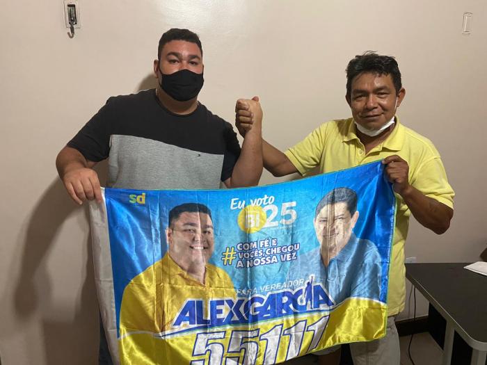Alex Garcia recebe apoio do presidente da Associação dos Artistas Plásticos de Parintins