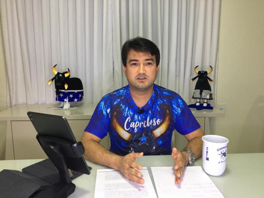 Jender Lobato trata Davi como ex levantador de toadas do Caprichoso Jender Lobato trata Davi como ex levantador de toadas do Caprichoso