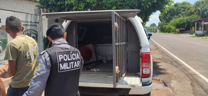 Valentão é preso ao bater na ex-mulher no meio da rua, em Maués-AM Valentão é preso ao bater na ex-mulher no meio da rua, em Maués-AM