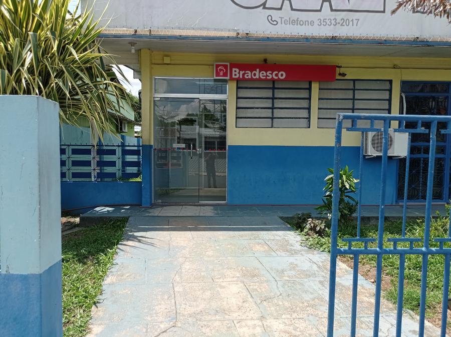 Bradesco volta a irritar correntistas em Parintins com falta de dinheiro em caixas eletrônicos Bradesco volta a irritar correntistas em Parintins com falta de dinheiro em caixas eletrônicos