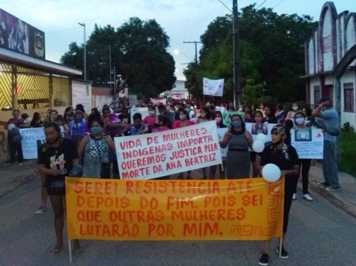 Multidão pede justiça em Barreirinha-AM após estrupo e morte de menina indígena