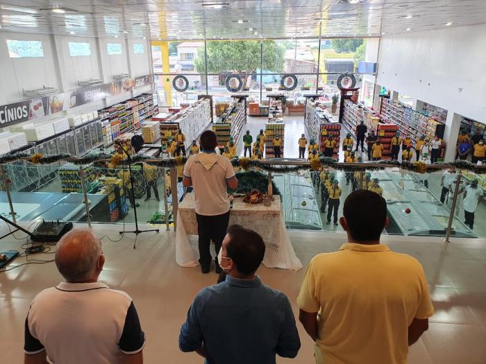 Bi Garcia prestigia cerimônia de ampliação de supermercado em Parintins