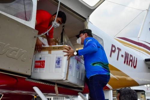 Governo do Amazonas iniciou nesta terça-feira (19/01) a distribuição das vacinas aos municípios do interior