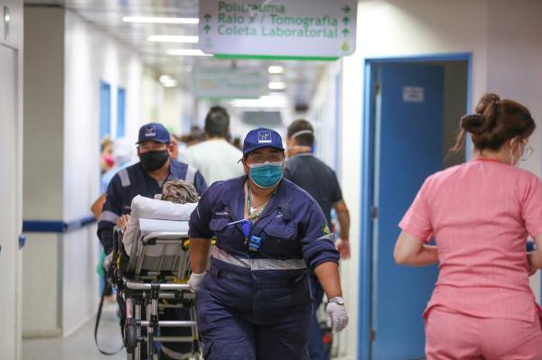 Governo do Amazonas transfere 16 pacientes em tratamento da Covid-19 para Goiânia