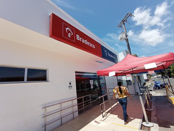 Após infecção de funcionários pelo coronavirus, Bradesco Parintins fecha as portas Após infecção de funcionários pelo coronavirus, Bradesco Parintins fecha as portas