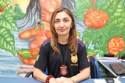 Polícia Civil prende mulher por maus-tratos contra criança, em Parintins