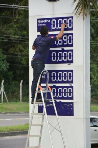 Preço da gasolina cai em Parintins após cobrança da Defensoria Pública