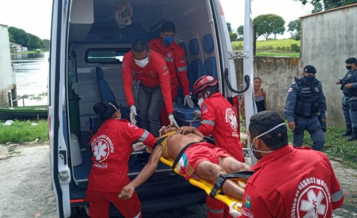Homem é morto a tiro na beira do lago do Macurani, em Parintins 