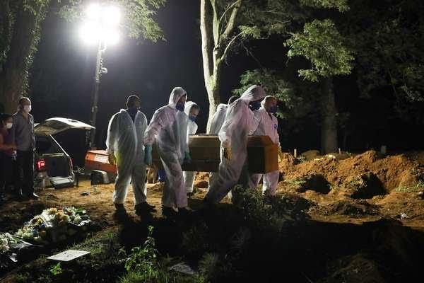 Brasil bate novo recorde e passa de 4 mil mortes em 24h