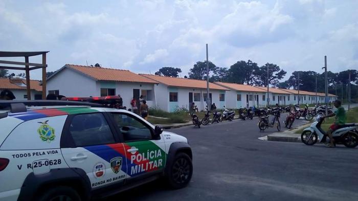 Contemplados do Residencial Parintins promovem manifestação em cobrança a Caixa Contemplados do Residencial Parintins promovem manifestação em cobrança a Caixa
