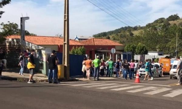 Jovem invade escola com facão e deixa ao menos 4 mortos 