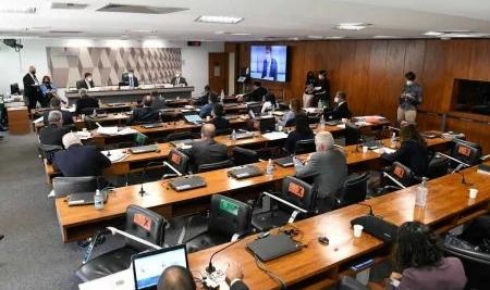 CPI é suspensa após bate-boca de senadores: “Podem brigar à vontade”