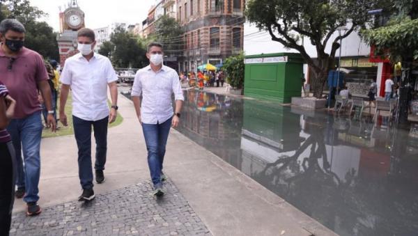 David anuncia construção de barricadas para conter avanço da cheia no centro de Manaus
