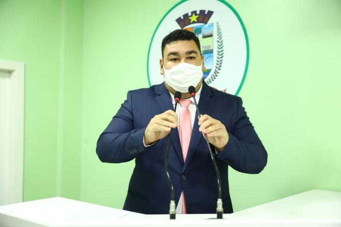 Vereador Alex se posiciona contra o retorno presencial das aulas da rede estadual em Parintins
