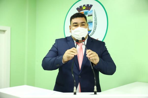 Vereador Alex se posiciona contra o retorno presencial das aulas da rede estadual em Parintins