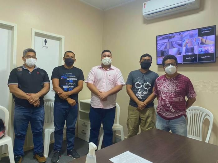 Alex Garcia reúne com pais e professores para debater sobre a volta das aulas presenciais em Parintins