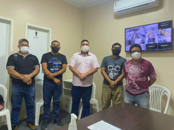 Alex Garcia reúne com pais e professores para debater sobre a volta das aulas presenciais em Parintins