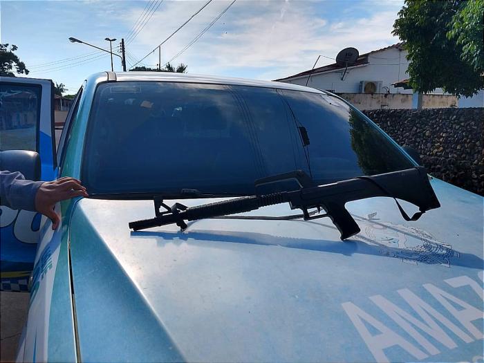 TRÁFICO: PM de Parintins prende quadrilha que tinha até replica de fuzil AR-15