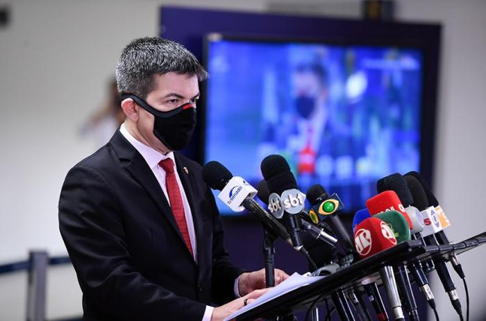 Senador Randolfe quer convocar presidente da CBF para discutir Copa América no Brasil  