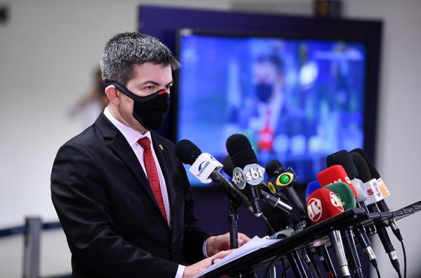 Senador Randolfe quer convocar presidente da CBF para discutir Copa América no Brasil  