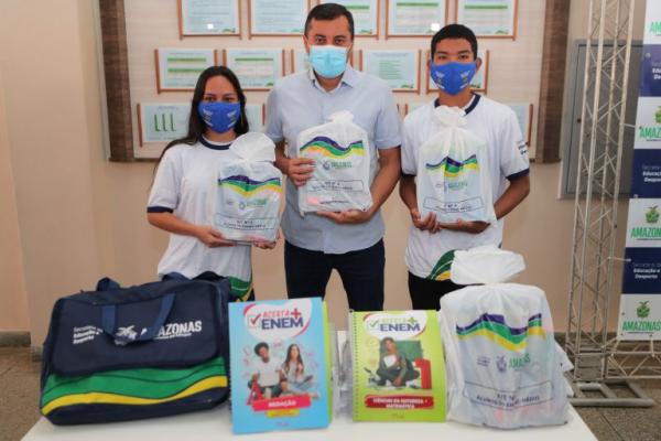 Wilson Lima acompanha retomada das aulas presenciais em sistema híbrido, em Manaus