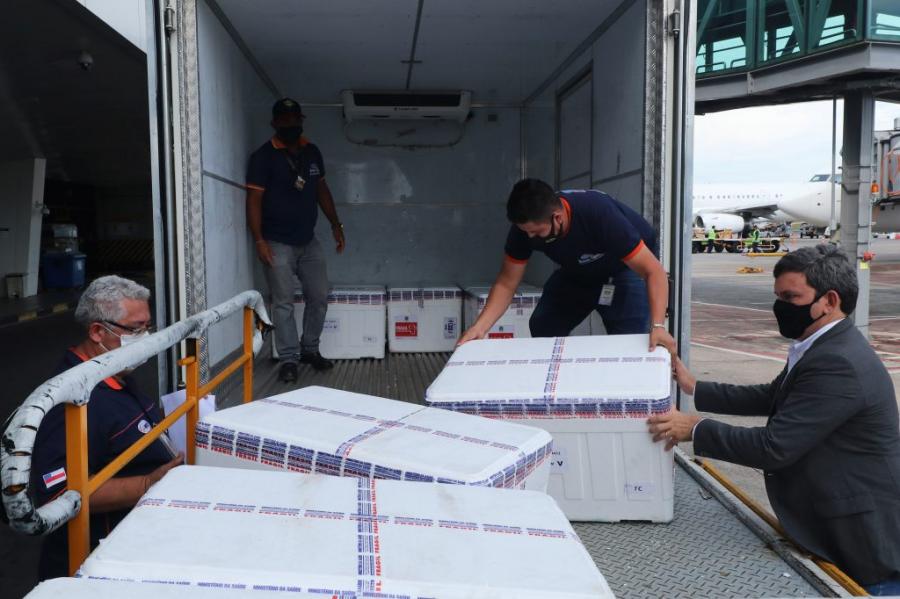  Amazonas recebe 99 mil doses de vacinas do tipo AstraZeneca