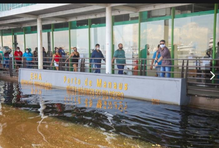 Rio Negro ultrapassa marca de 30 metros, e prefeitura de Manaus atende 4 mil famílias atingidas pela cheia