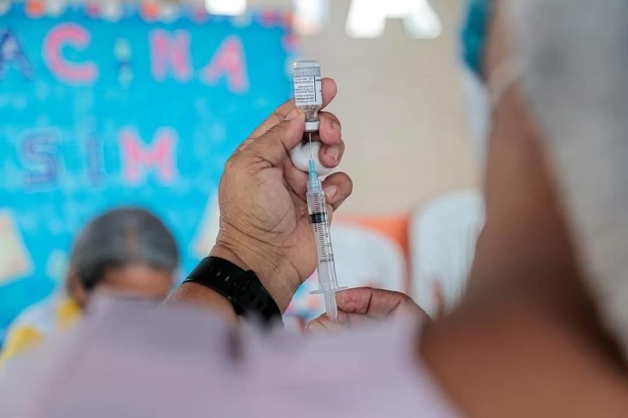 Vacinação em Parintins chega a faixa etária de 34 a 30 anos de idade 