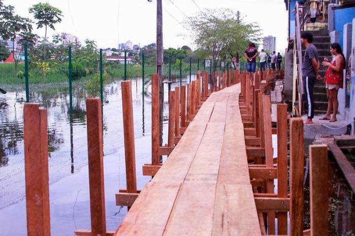 Prefeitura de Manaus chega a 13 mil metros de pontes construídos devido à cheia histórica