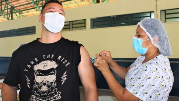 Manaus vacina pessoas de 39 anos, nascidas de janeiro a junho, nesta quinta-feira, 17/6