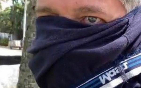 Após protestar com cueca na cara, ator bolsonarista é internado com Covid-19