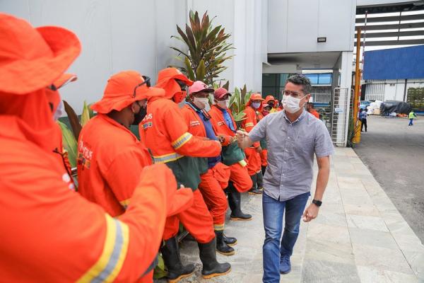 Prefeito de Manaus anuncia antecipação da primeira parcela do 13º salário e injeção de R$ 278 milhões na economia local