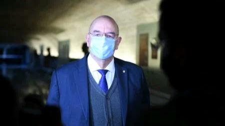 Renan Calheiros chama Osmar Terra de “líder do negacionismo” e cita Galileu