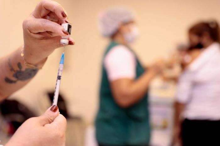 Prefeitura de Manaus inicia vacinação do público de 32 anos contra a Covid-19 nesta sexta-feira