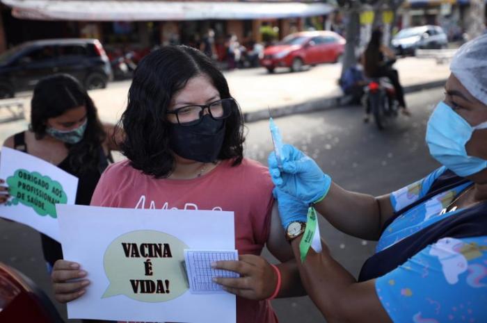 Parintins vacina mais de 2 mil pessoas nas primeiras horas do “Vacina Amazonas