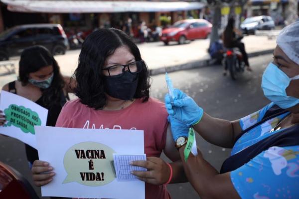 Parintins vacina mais de 2 mil pessoas nas primeiras horas do “Vacina Amazonas