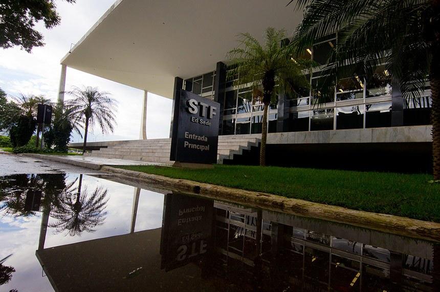Senadores apresentam notícia-crime contra Bolsonaro por prevaricação  