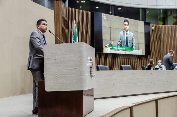 Jander Lobato se manifesta contrário a publicidade que envolve crianças para falar sobre sexualidade