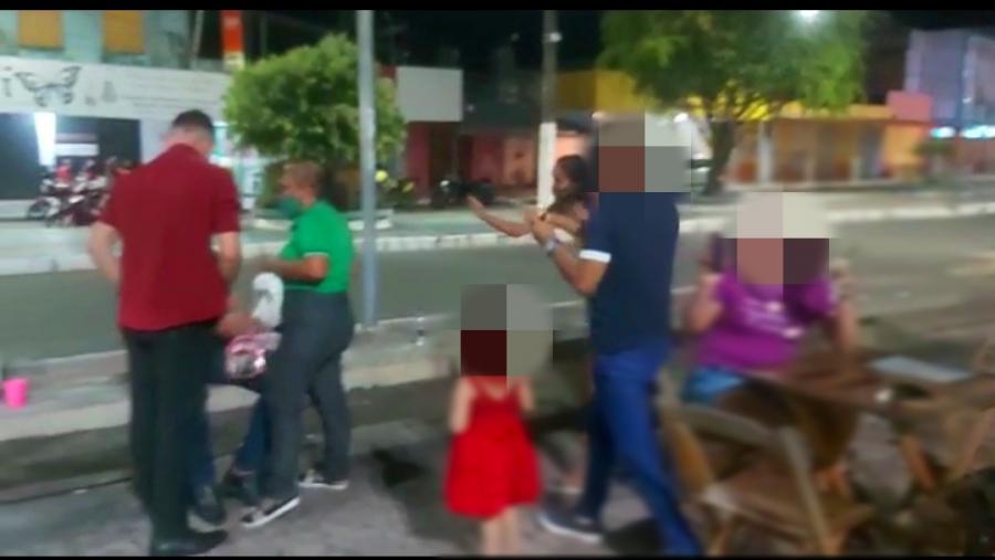 Praça da Catedral de Parintins vira palco de violência e confusão por causa de bola 