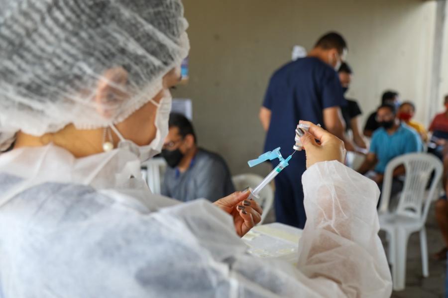 Vacinação de pessoas de 24 anos inicia nesta terça, anuncia David Almeida