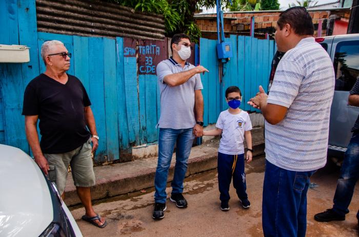 Vereador Jander Lobato inspeciona ruas dos bairros da zonas norte e leste