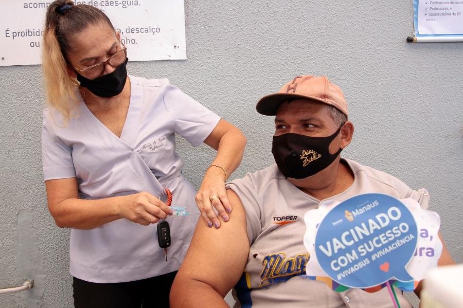 Grupos prioritários são vacinados contra H1N1 durante 'Dia D' neste sábado