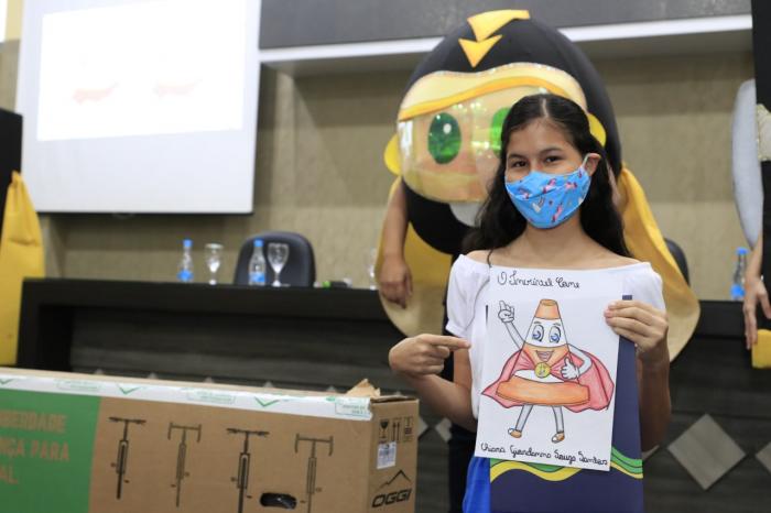 Estudante de Parintins ganha concurso cultural do Detran-AM