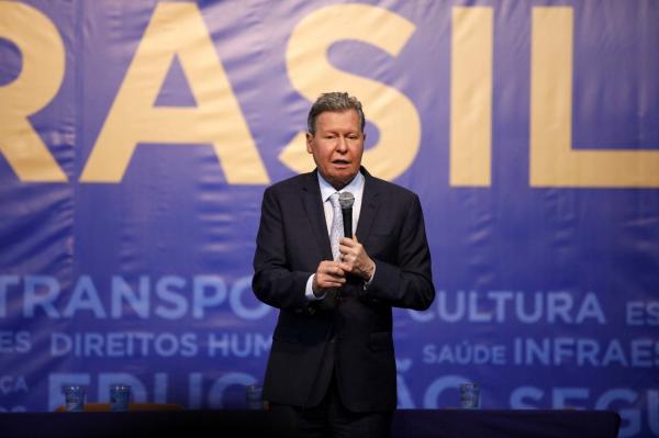 Arthur Virgílio diz que PSDB pode furar a polarização nas eleições presidenciais 
