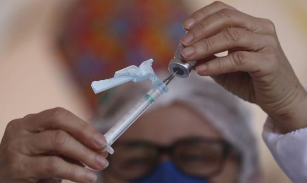 COVID-19: média de mortes no país atinge menor nível desde fevereiro