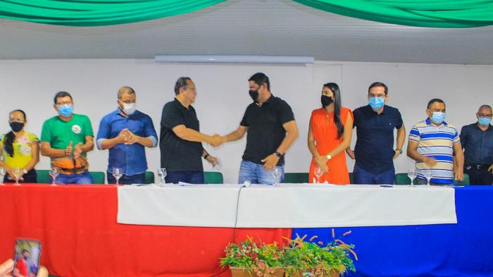Ao lado de Bi Garcia, Silas Câmara anuncia investimentos em Parintns