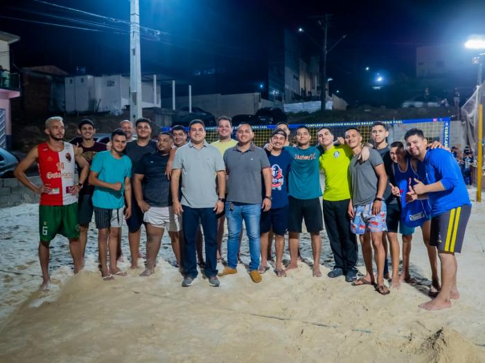 Jander Lobato prestigia implantação de iluminação a Led em campo de futebol de Manaus