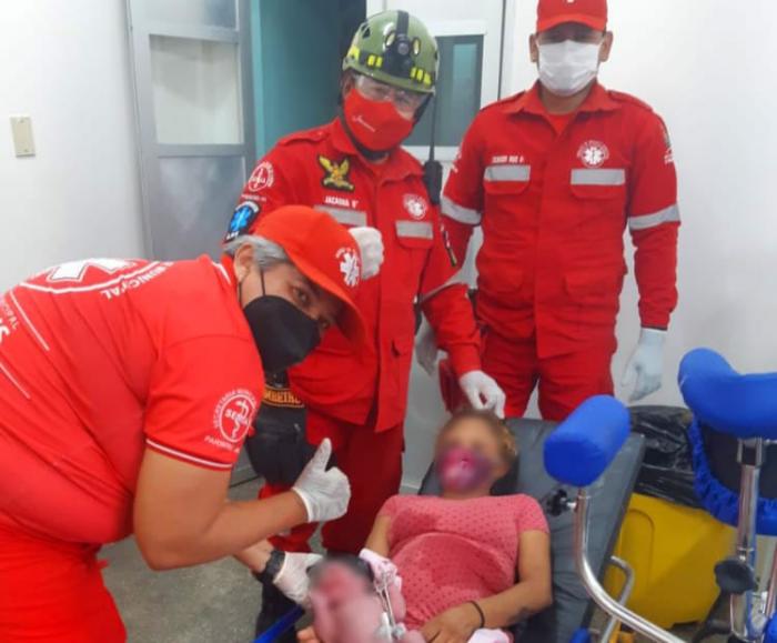 Equipe da Central de Resgate realiza parto em plena ambulância em Parintins
